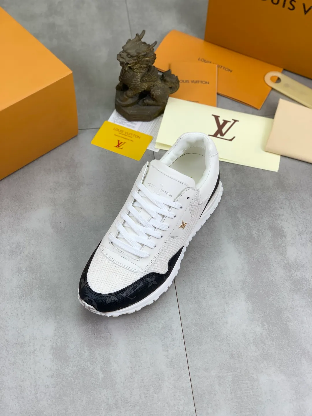Men's men's shoes 💰P680 new style 💶[LOUIS VUITTON] (original order) new style 🍀LV Louis Vuitton * - top version of LV classic trendy shoes! Made of imported original cowhide and water-dyed cowhide lining. The latest original wear-resistant rubber combination outsole! High quality products! Multiple colors available, code number: 38-44 (45 46 customized)
